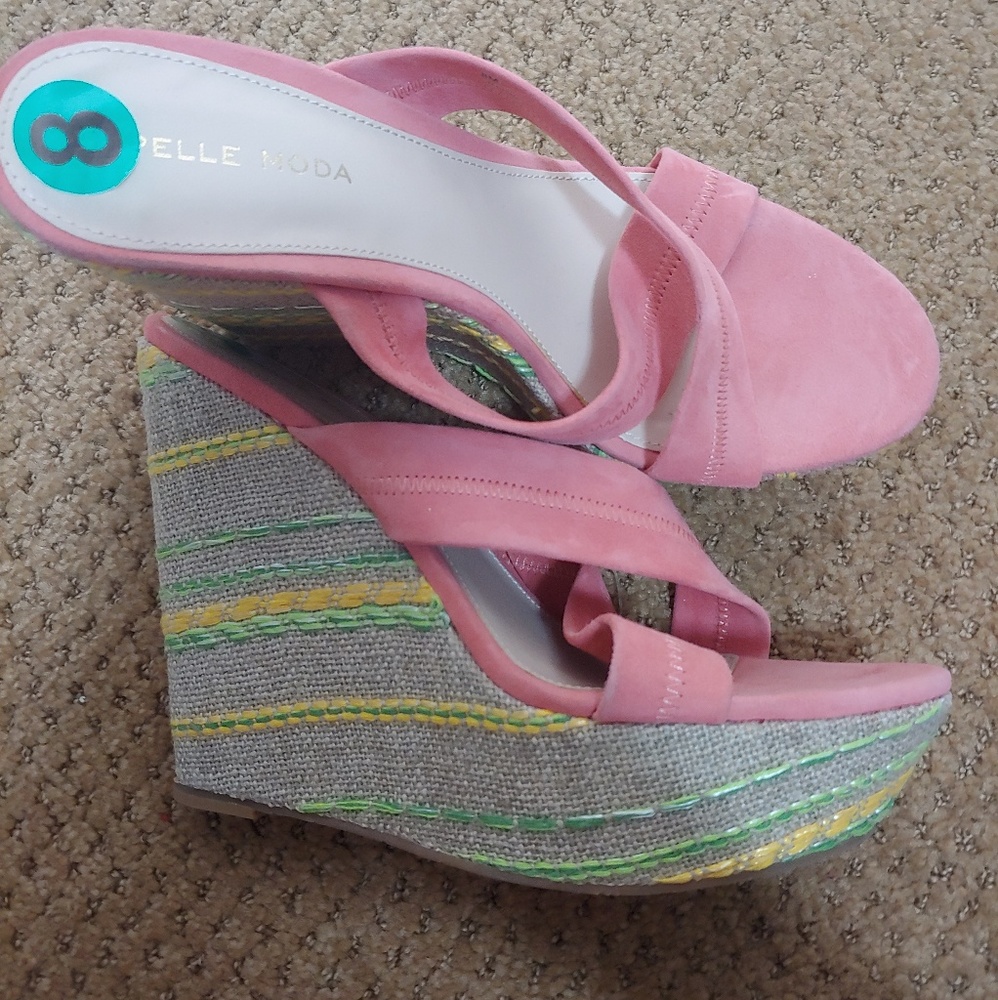 New!!! Pelle Moda wedges